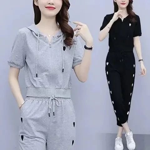 Chic Short Hooded Sporty Casual Tracksuit for Women