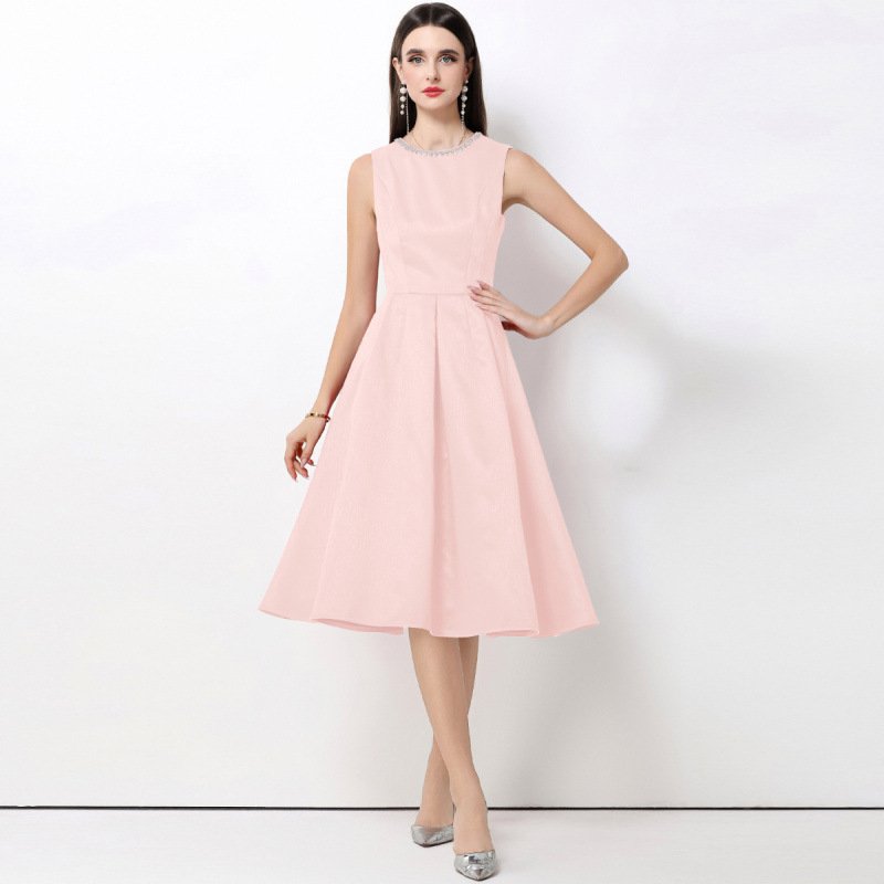 Elegant Sleeveless Crew-neck Beaded-waist Slimming Dress