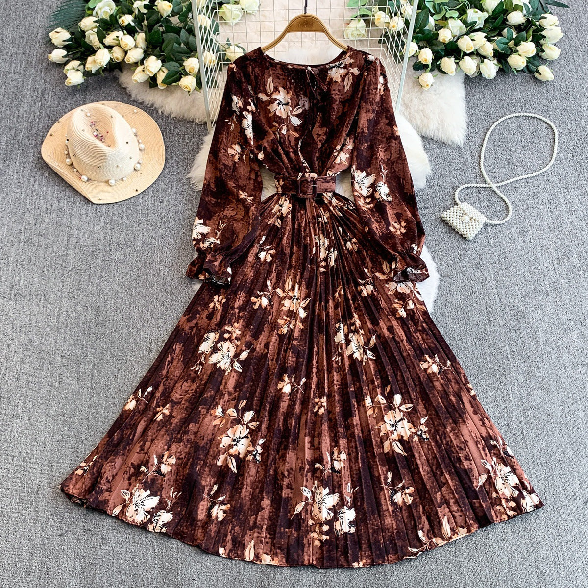 Printed Crew-neck Dress, Autumnwinter Style with a Cinched Waist, Figure-flattering Wide Pleated Skirt
