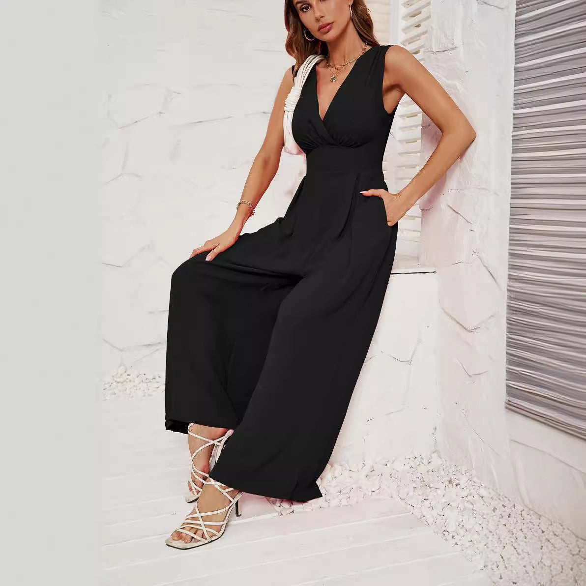 Sleeveless Stylish Waist-cinching Jumpsuit For Women