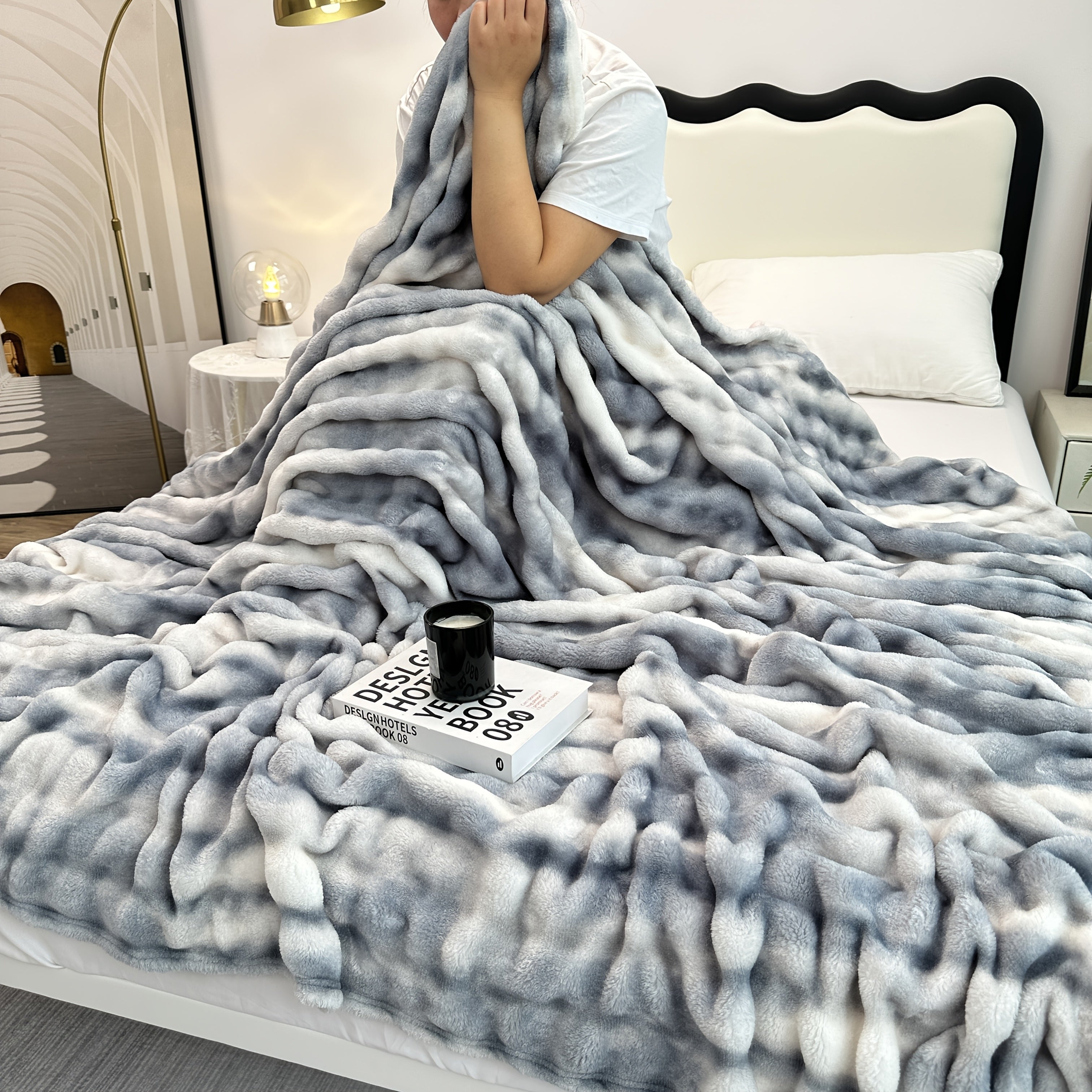 Super Soft Bubble Faux Rabbit Fur Blanket, Machine Washable, All-Season Plush, Queen And KingSizes, Multifunctional Nap Blanket, Suitable For Office, Bedroom, Sofa, Travel, Double-Sided Usable...
