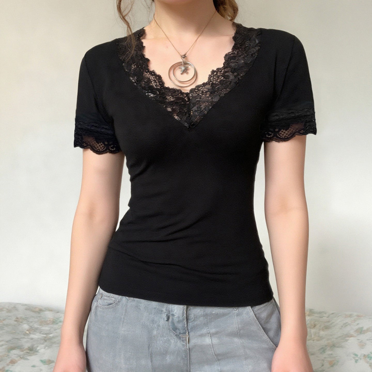 Fashionable V-Neck Lace-Patchwork Slim-Fit Short-Sleeve T-Shirt
