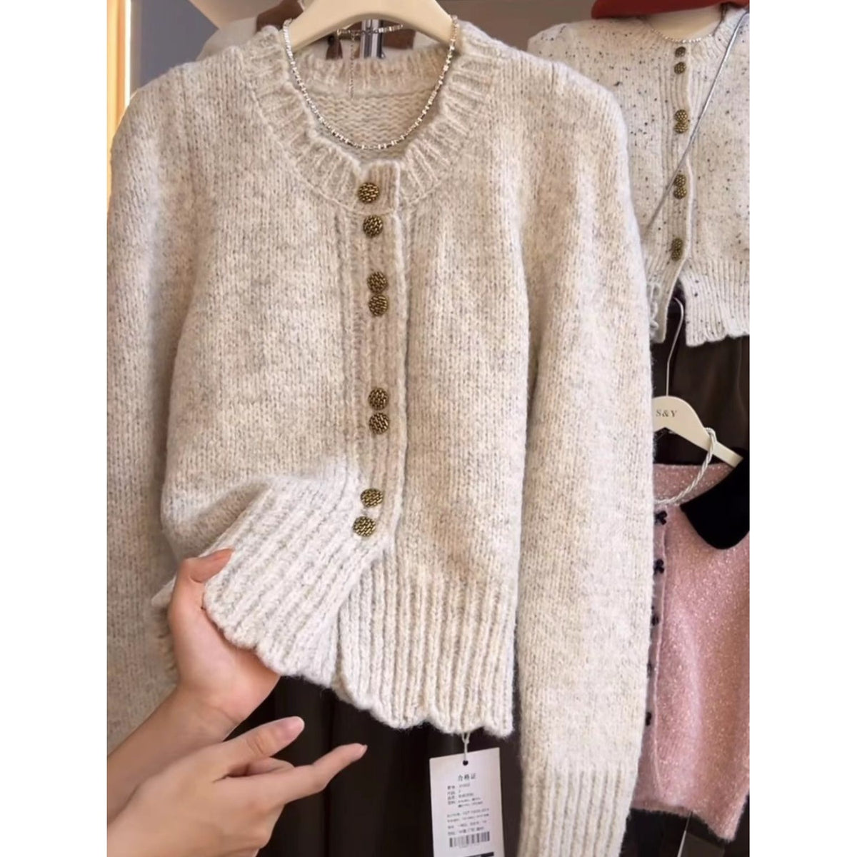 Fashion Round Neck Buttoned Knit Sweater for Women