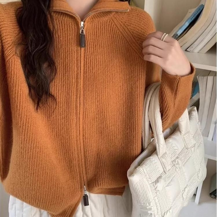 Relaxed, Laid-back High-neck Sweater That Goes with Everything