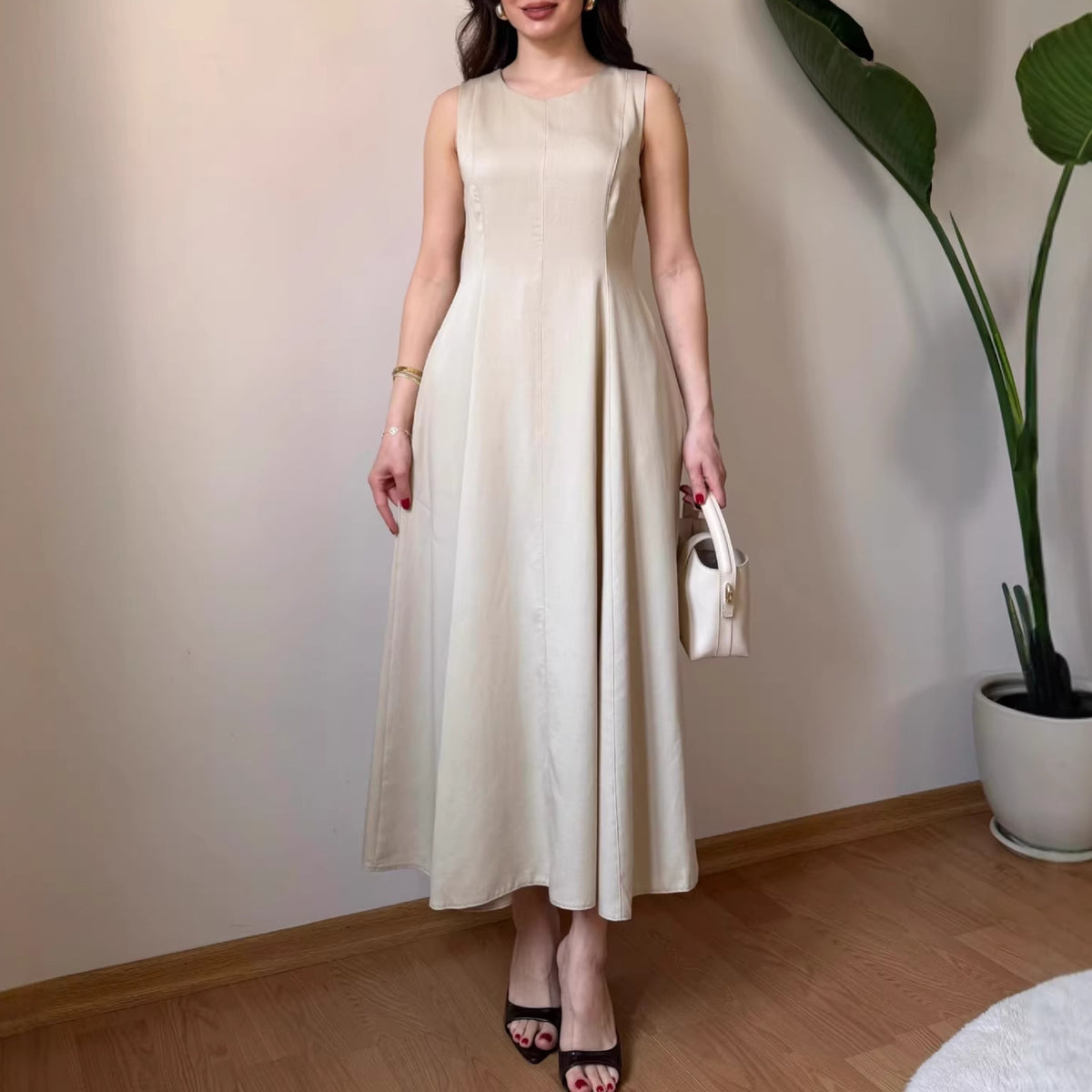 Womens Fashionable Round-neck Sleeveless Waist-cinching Dress