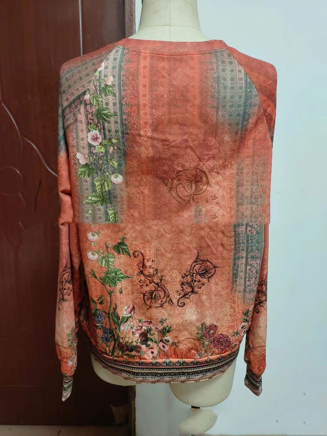 Printed Raglan Sleeve Pullover Sweatshirt