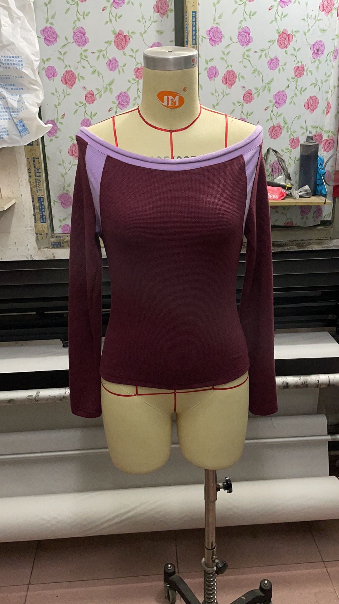 Chic Contrast Neck Long Sleeve Knit Top