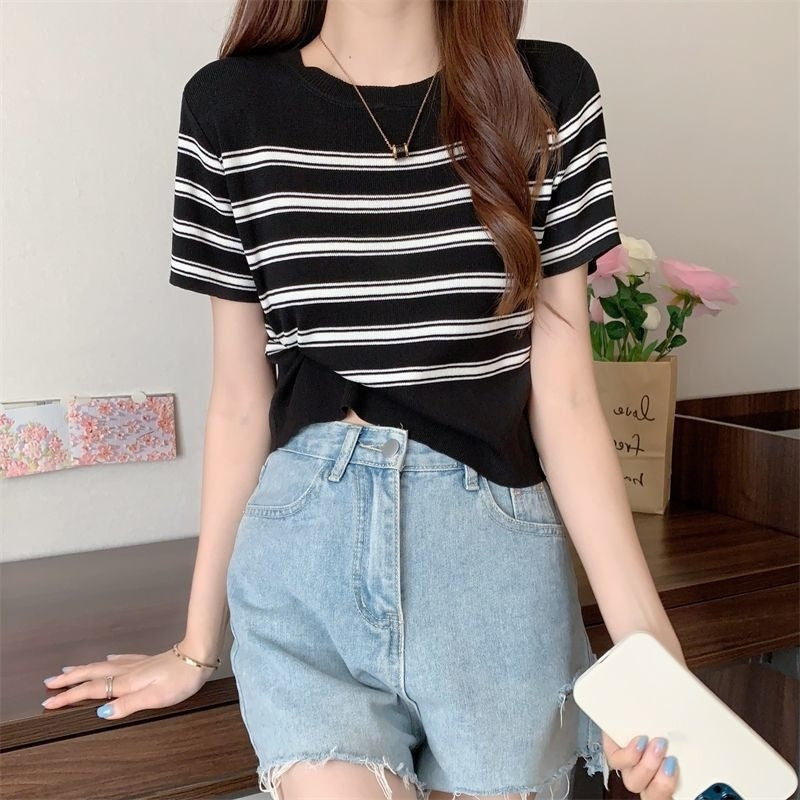 Slimming French‑Style Striped Short‑Sleeve Top – Flattering Fit