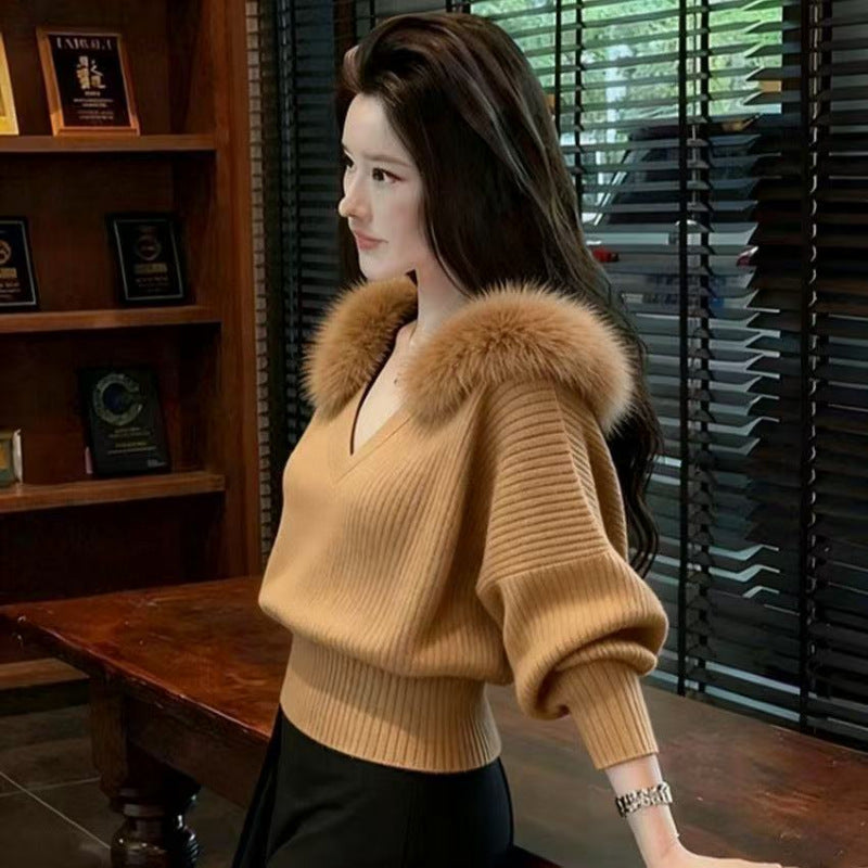V-neck Fashionable Laid-back Fur-trimmed Sweater