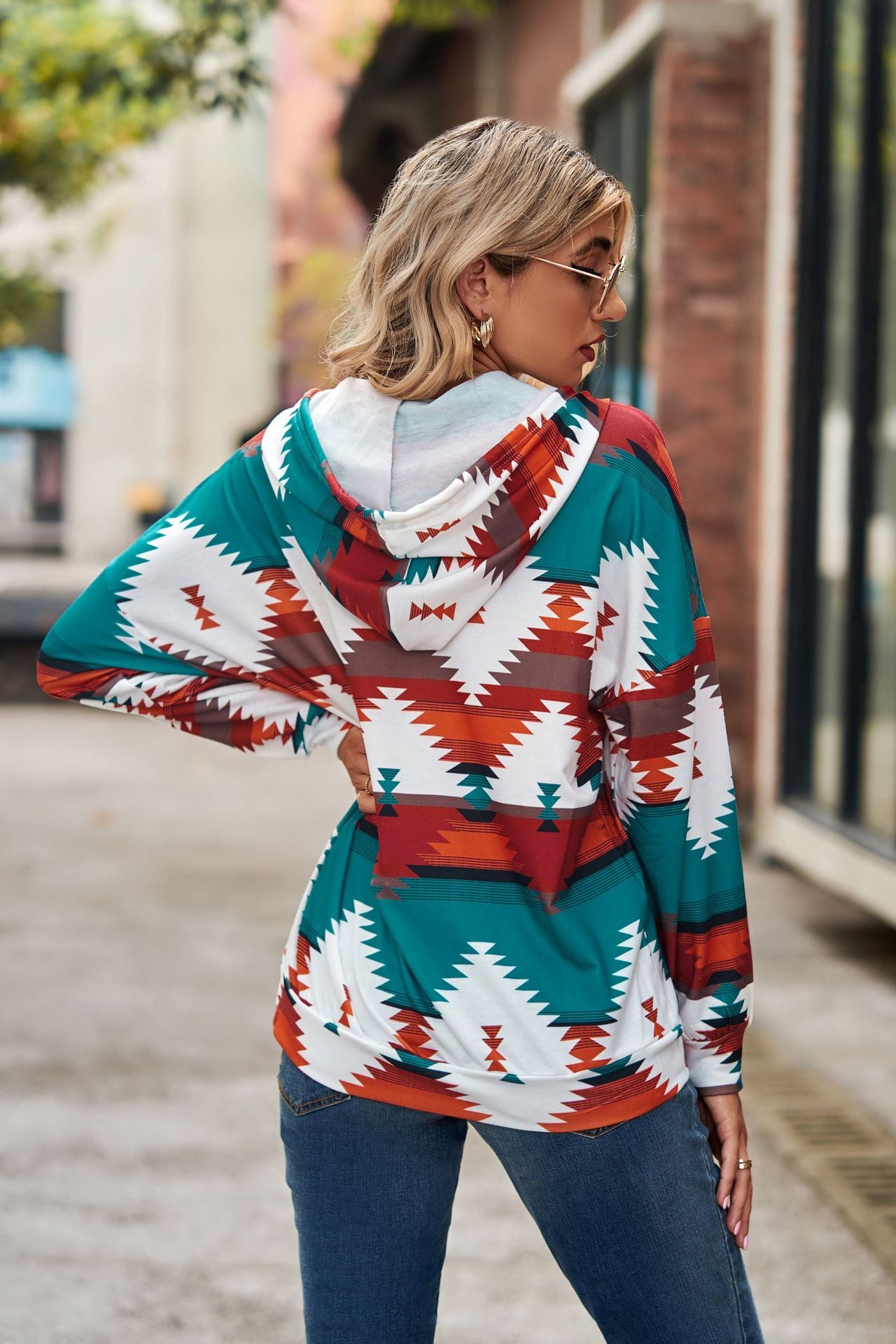 Geometric Pattern Long Sleeve Hooded Pocket Sweatshirt