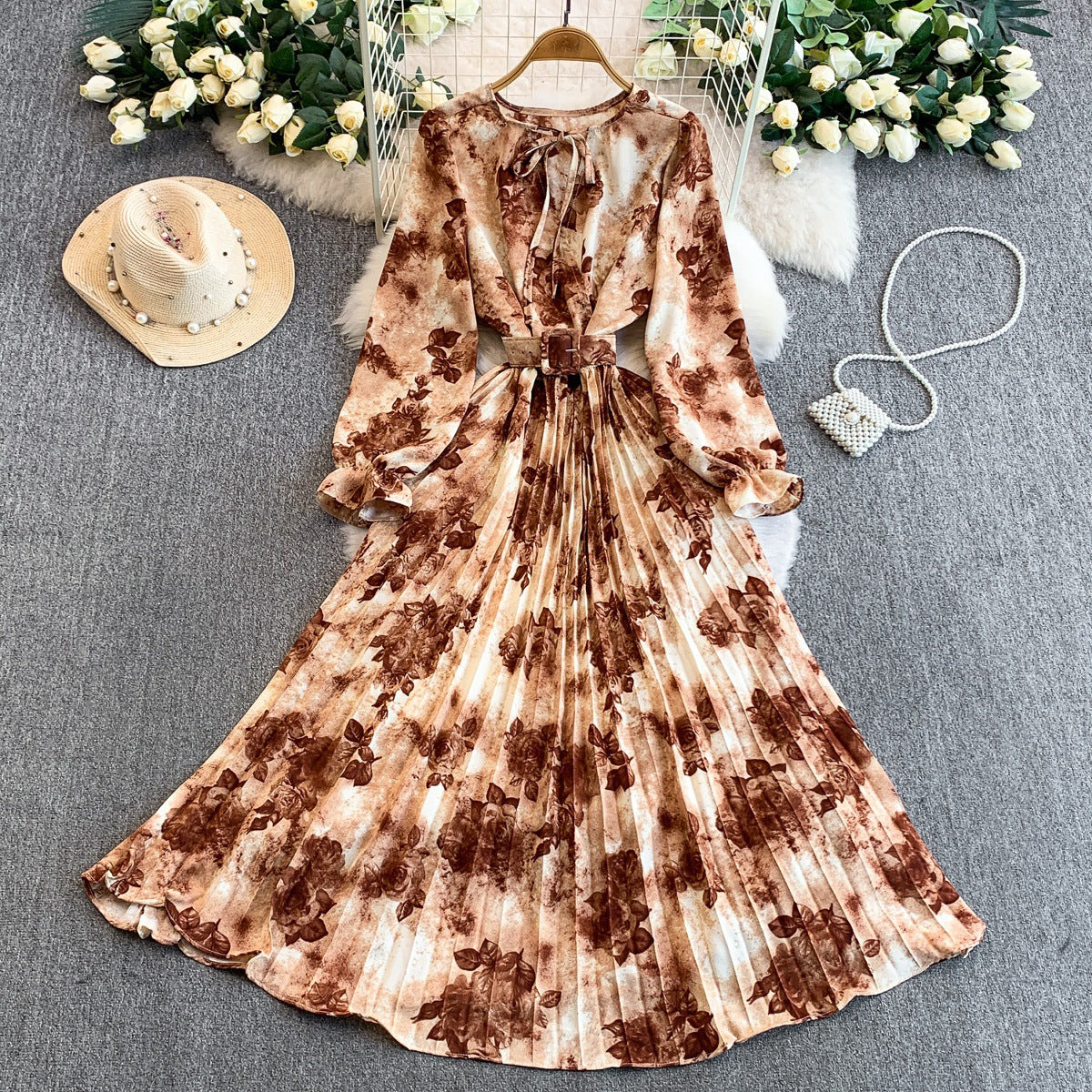 Printed Crew-neck Dress, Autumnwinter Style with a Cinched Waist, Figure-flattering Wide Pleated Skirt