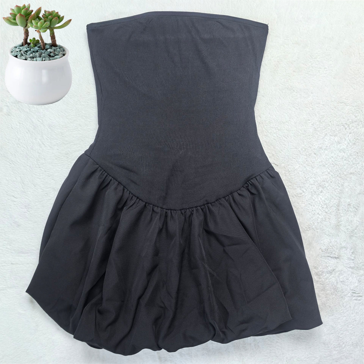 Sleeveless Figure-Hugging Strapless Bubble Mini Dress