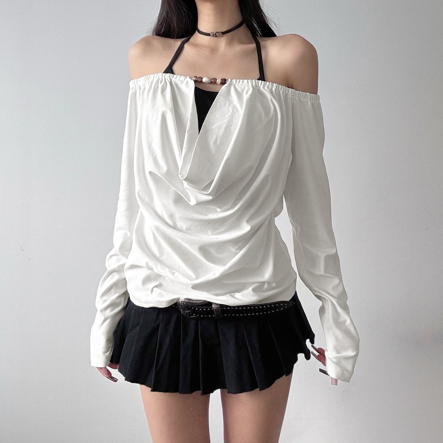 Stylish Minimalist Slim-Fit Women's Long Sleeve Top