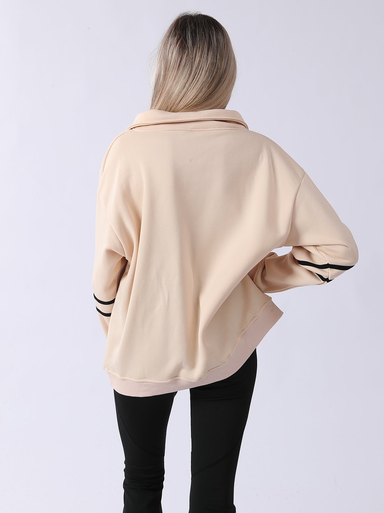 Cozy Women's Long-Sleeve Sweatshirt for Daily Comfort