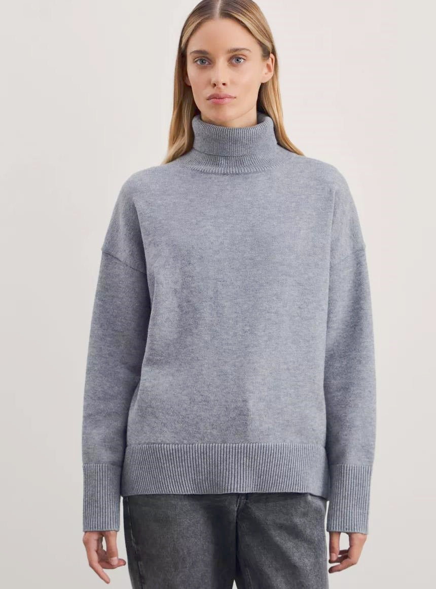 Women's Solid Color Pullover Knitted Sweater with High Neck