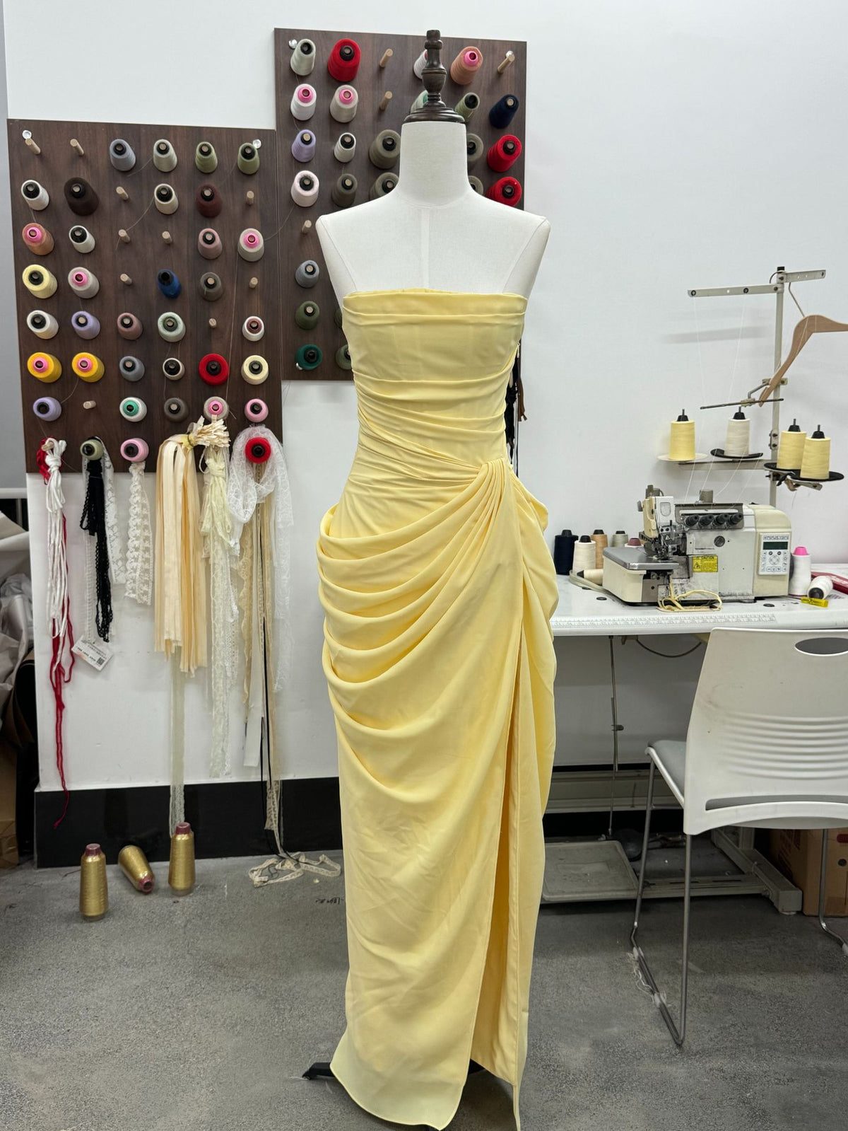 Split-style Spicy-chic Long Skirt with Pleated Waist and Strapless Design