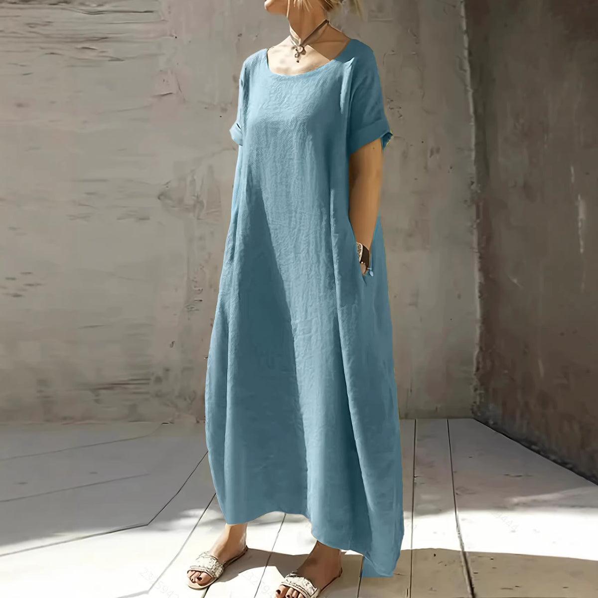 Womens Plus-size Robe-style Dress with a Round Neck Rolled-sleeve Cuffs and Pockets