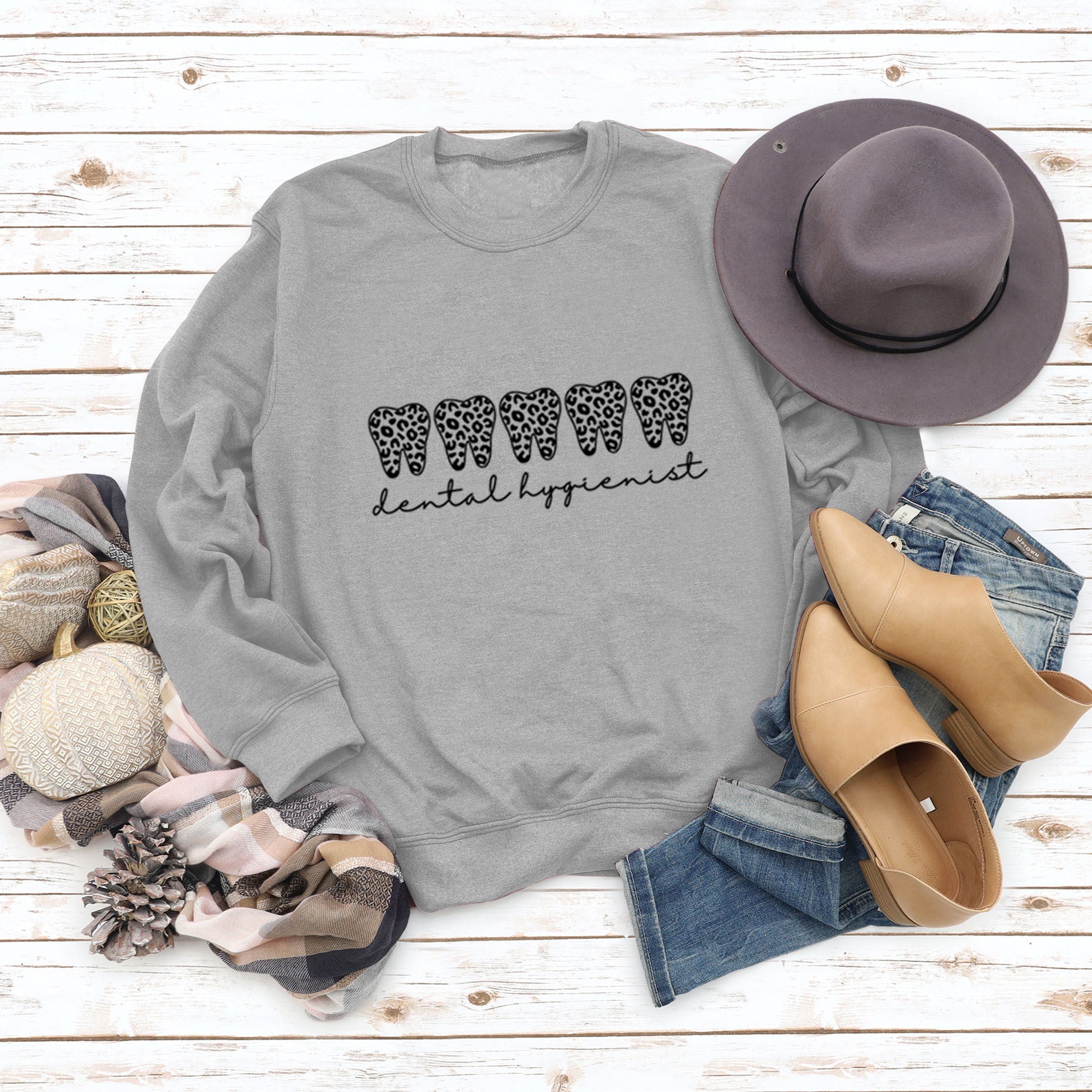 Chic Leopard Print Crew Neck Long Sleeve Sweater