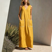 Figure-flattering V-neck Sleeveless Solid-color Dress with Three-dimensional Pockets