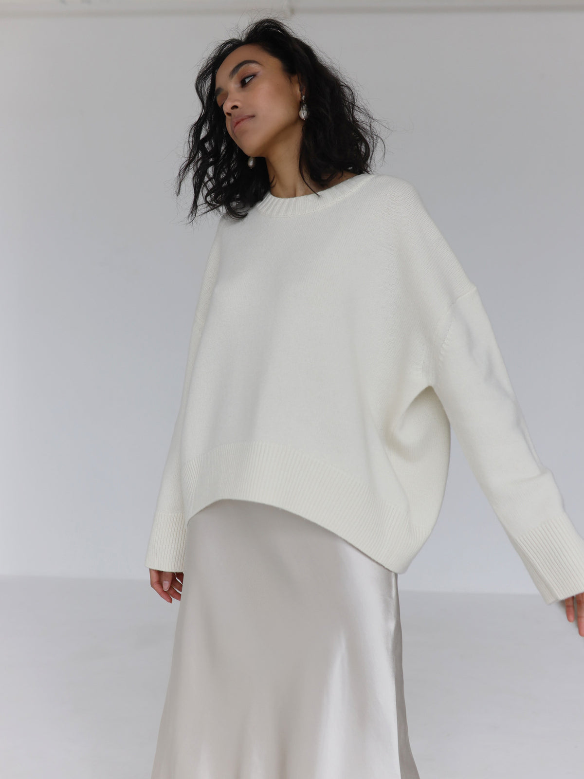 Loose and Versatile Knitted Pullover Sweater As a Base Layer