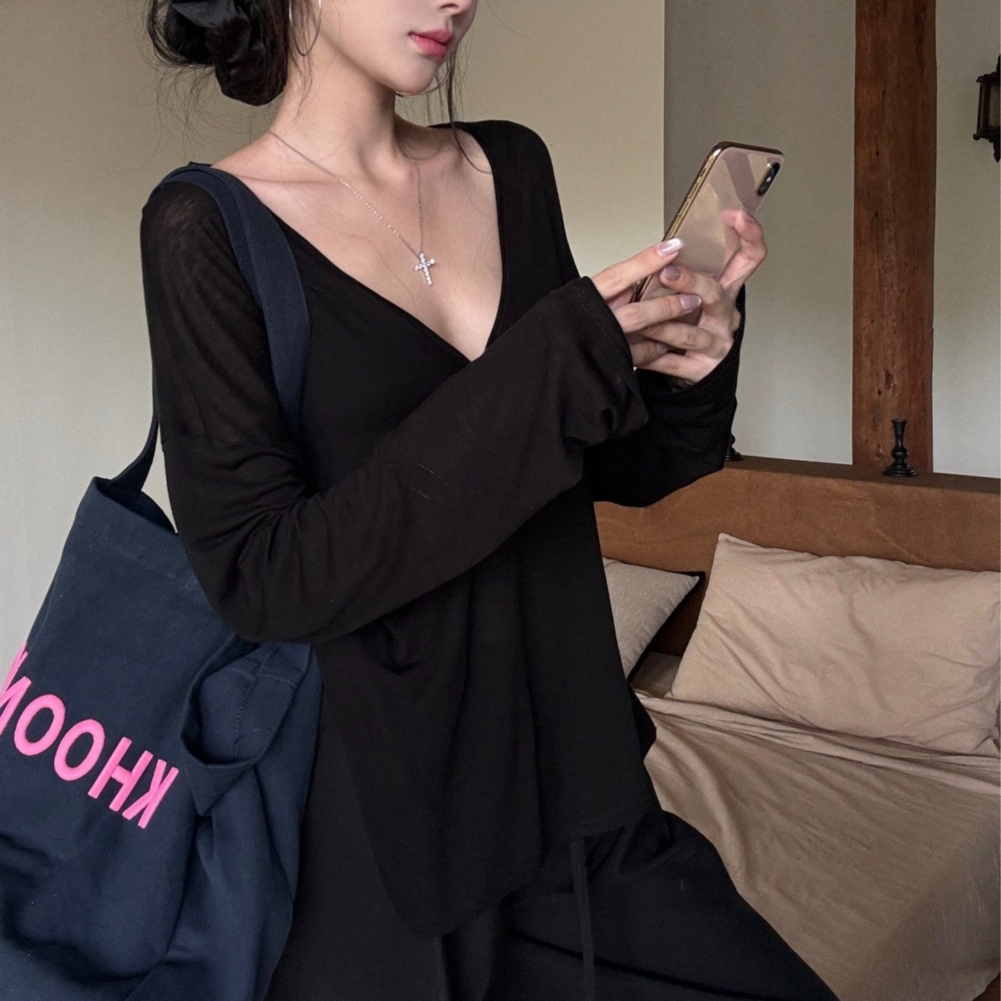 Women's Slim-transparent V-neck Long-sleeved Loose Sun Shield Casual Top