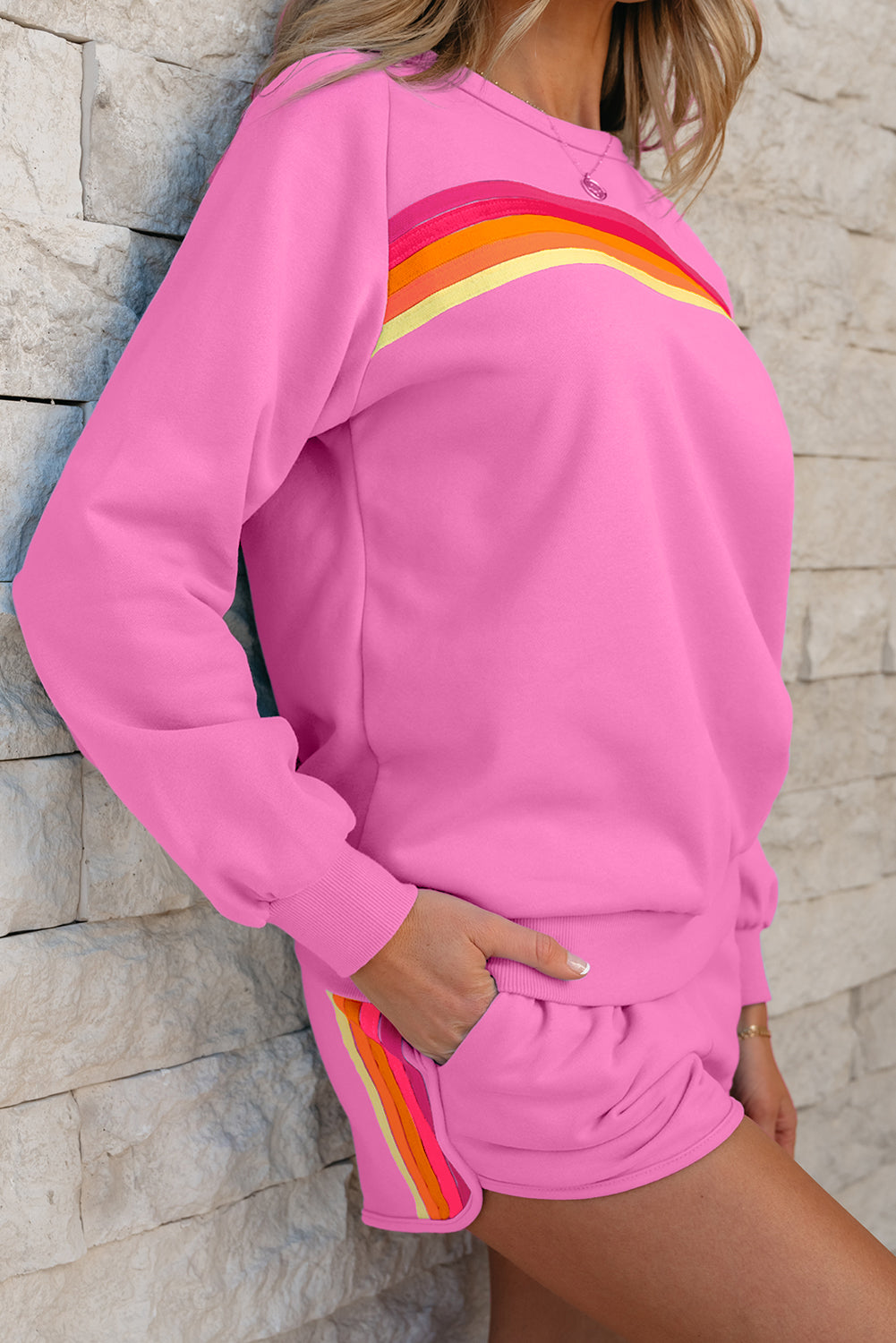 Bonbon – Zweiteiliges Freizeitset mit Pullover und Shorts mit Streifen