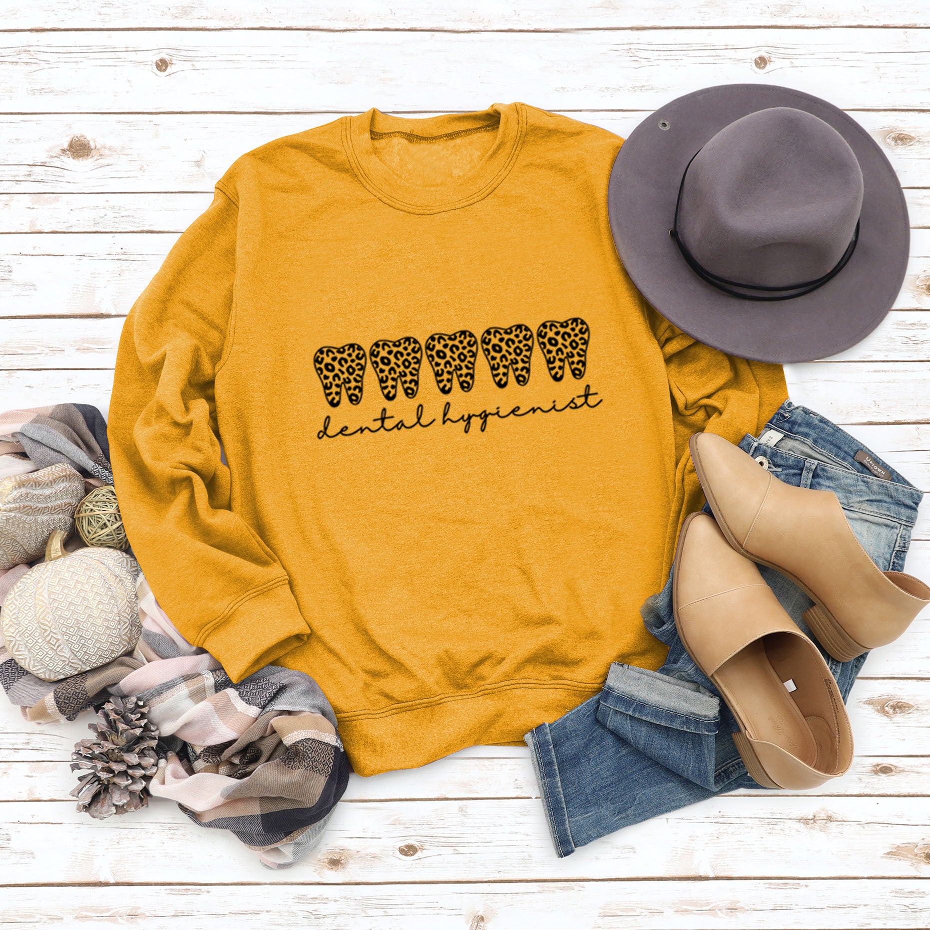 Chic Leopard Print Crew Neck Long Sleeve Sweater