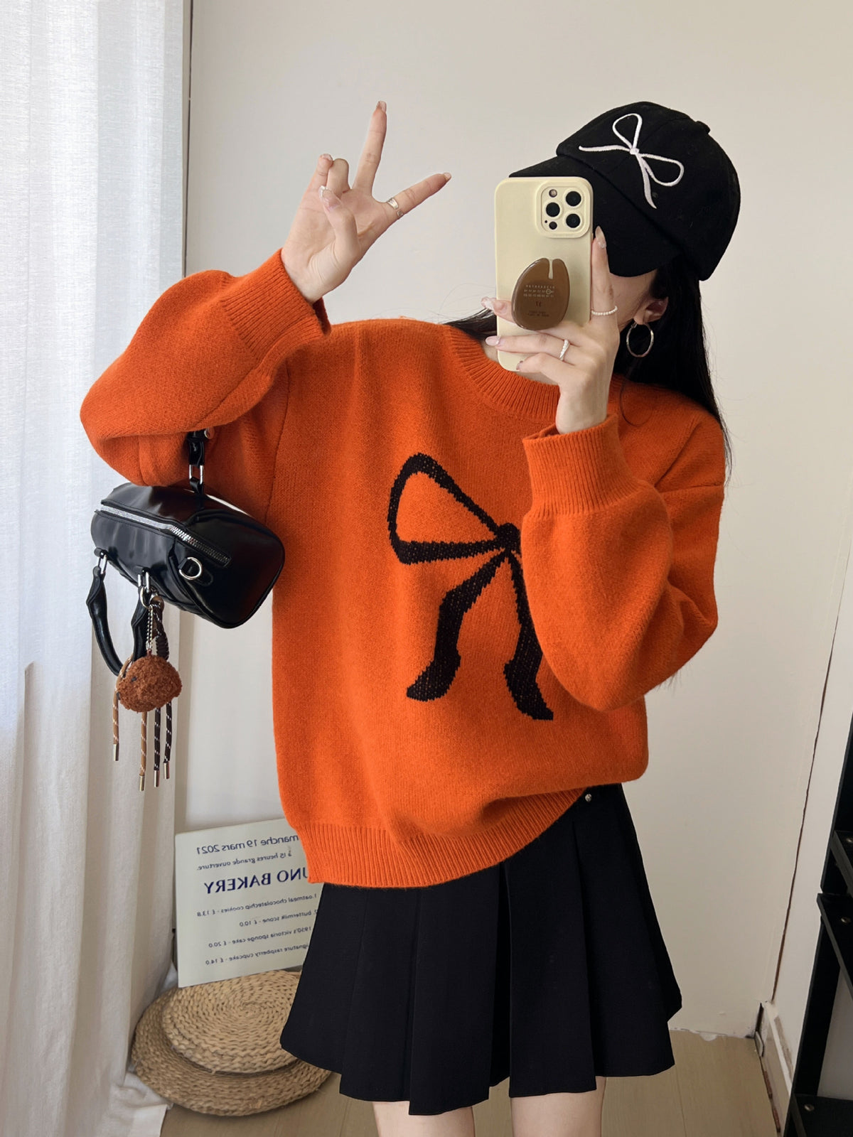 Women's Crew-neck Knitted Pullover with Bowknot Pattern