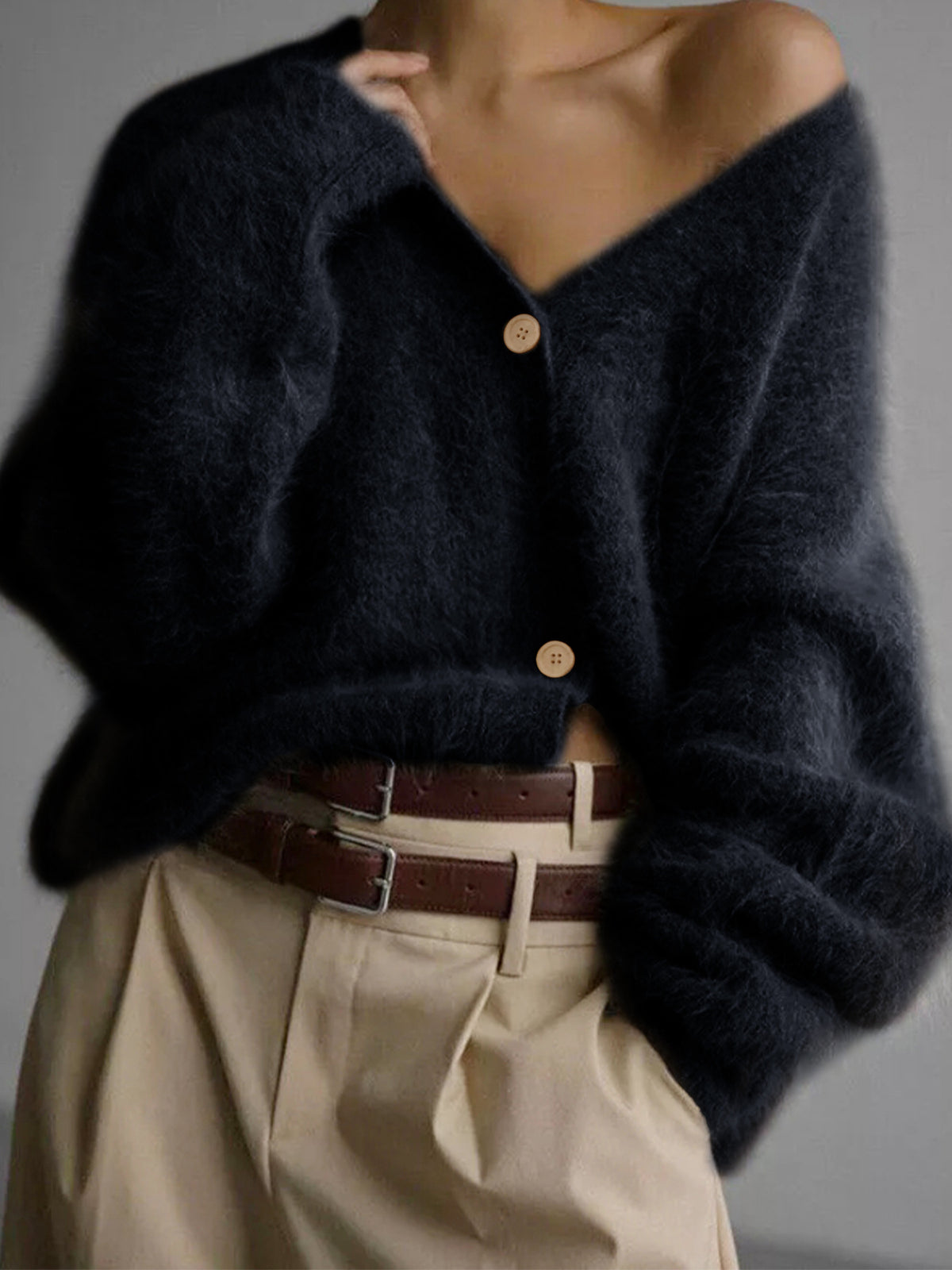 Knitted Outerwear V-neck Buttoned Long-sleeve Cardigan for Autumn and Winter