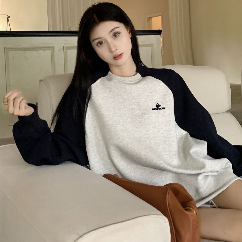 Contrast Letter Embroidered Loose Long Sleeve Top
