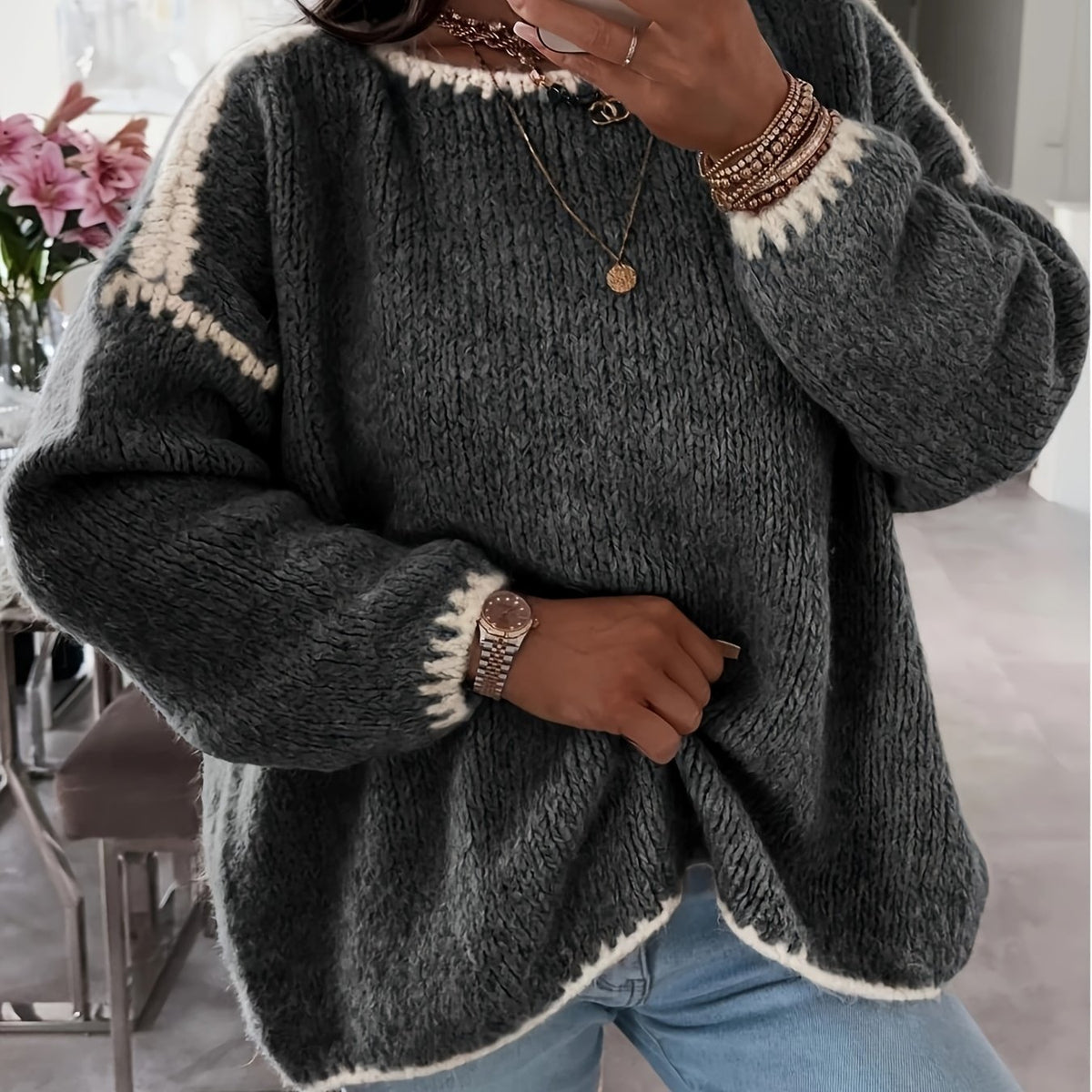 Female Loose and Casual Off-the-shoulder Solid-color Sweater