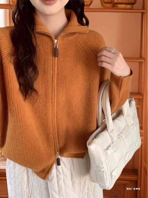 Relaxed, Laid-back High-neck Sweater That Goes with Everything