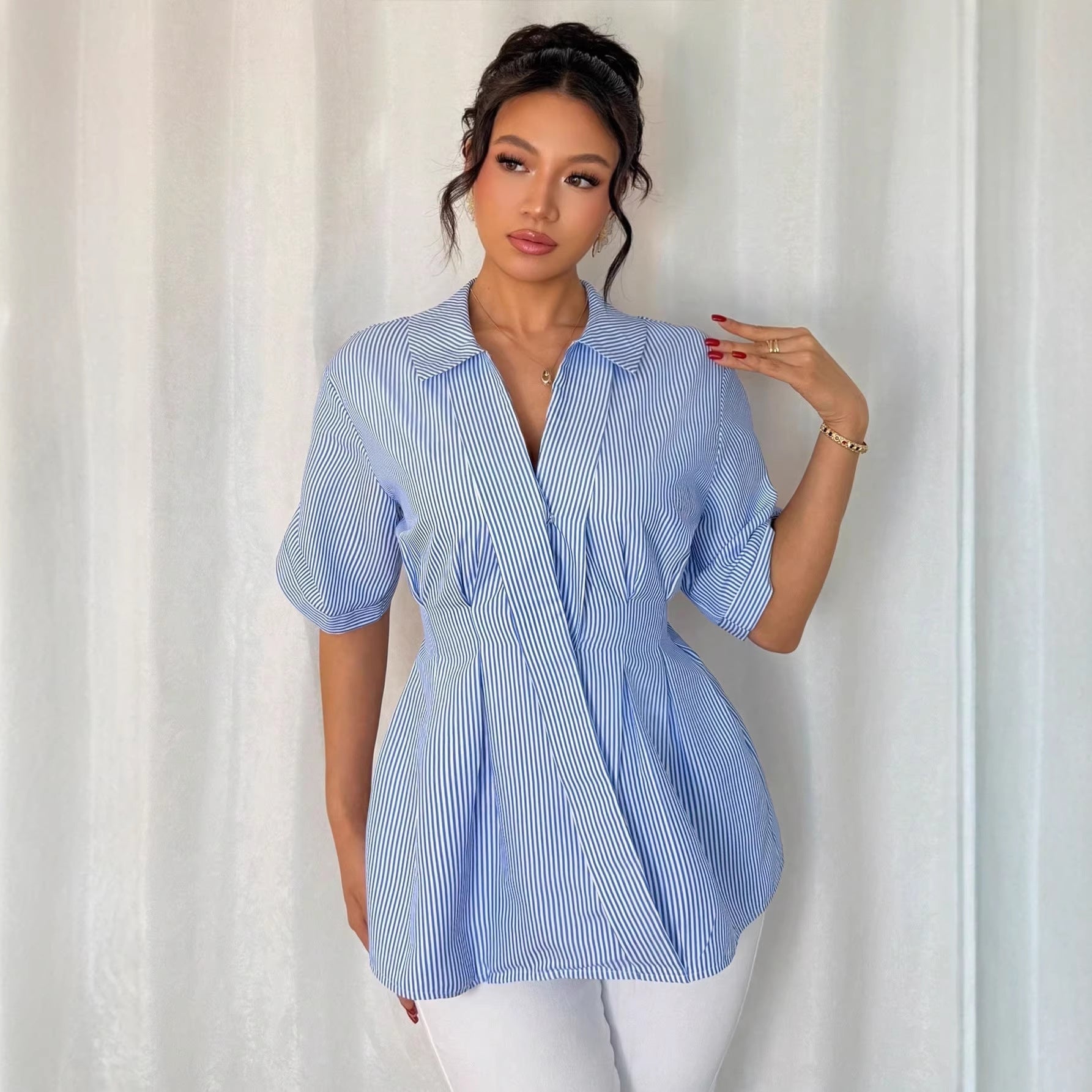 Womens SpringSummer Striped Shirt With V-Neck And Defined Waist For A Slimming Look
