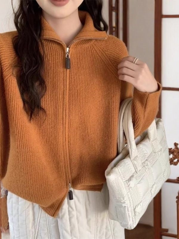 Relaxed, Laid-back High-neck Sweater That Goes with Everything