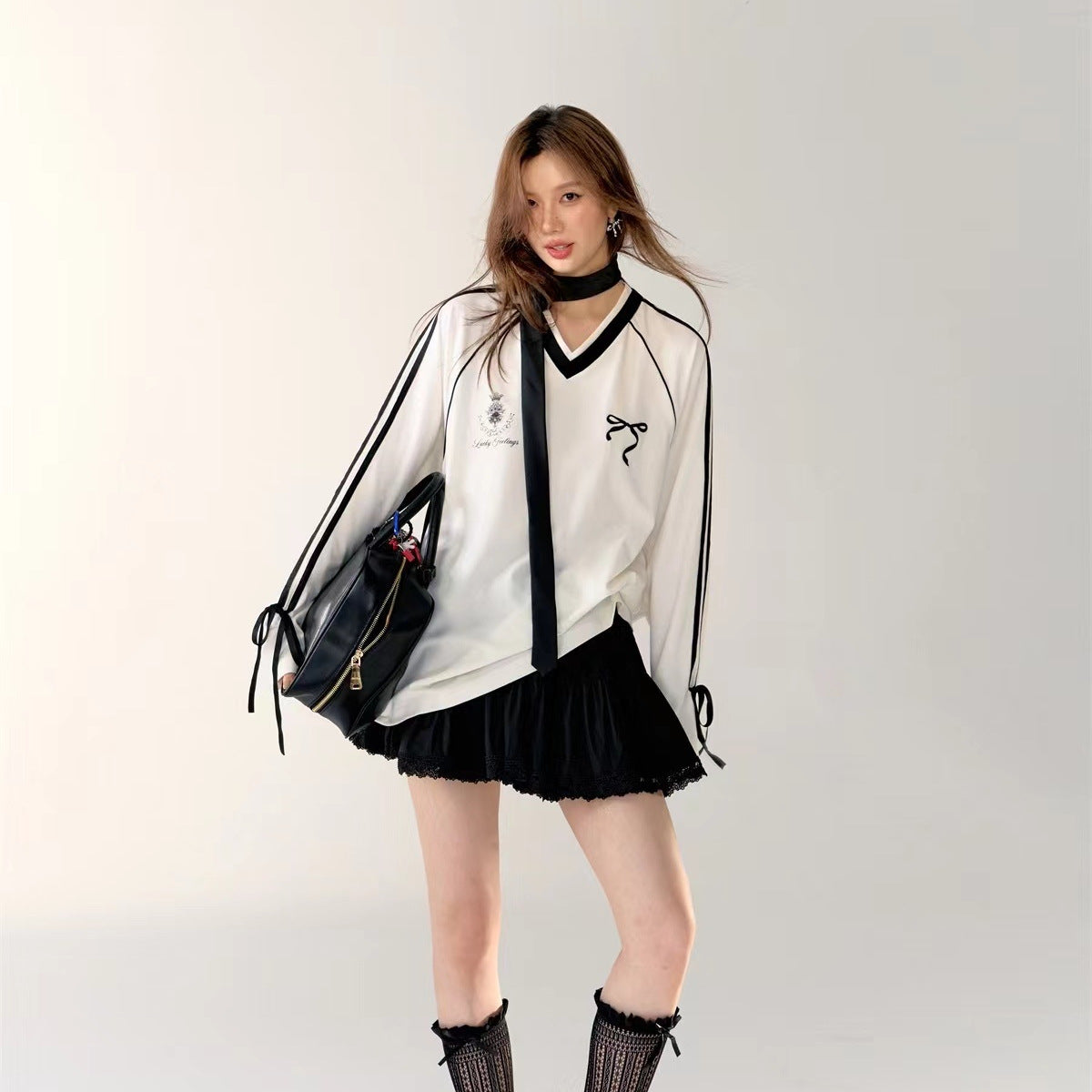 American White V-neck Long Sleeve Women's Early Autumn Design Thin Sweater