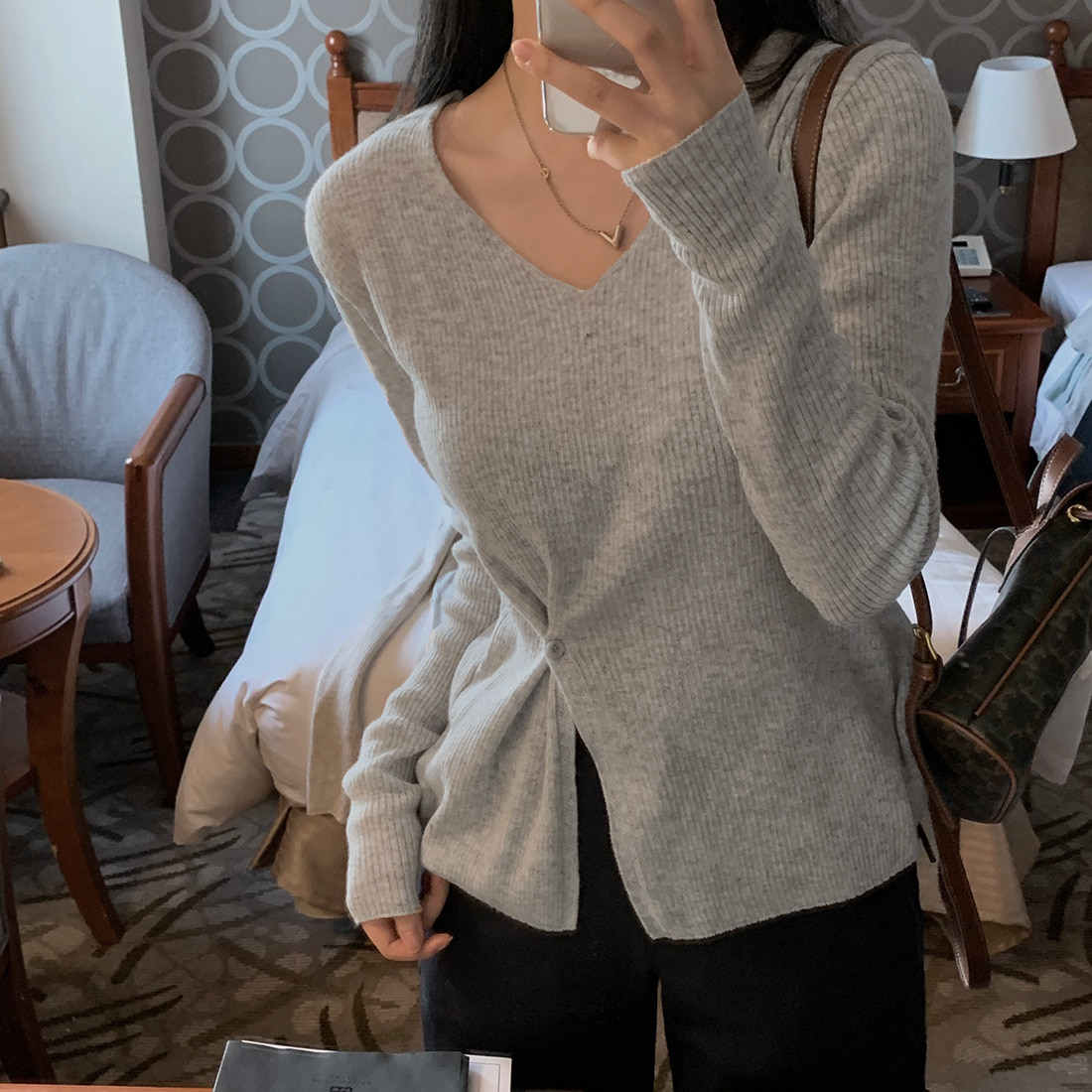 Women's Long Sleeve Bottoming V-neck Split Waist Fitted Thin Sweater