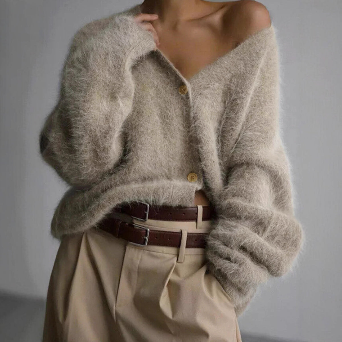 Knitted Outerwear V-neck Buttoned Long-sleeve Cardigan for Autumn and Winter