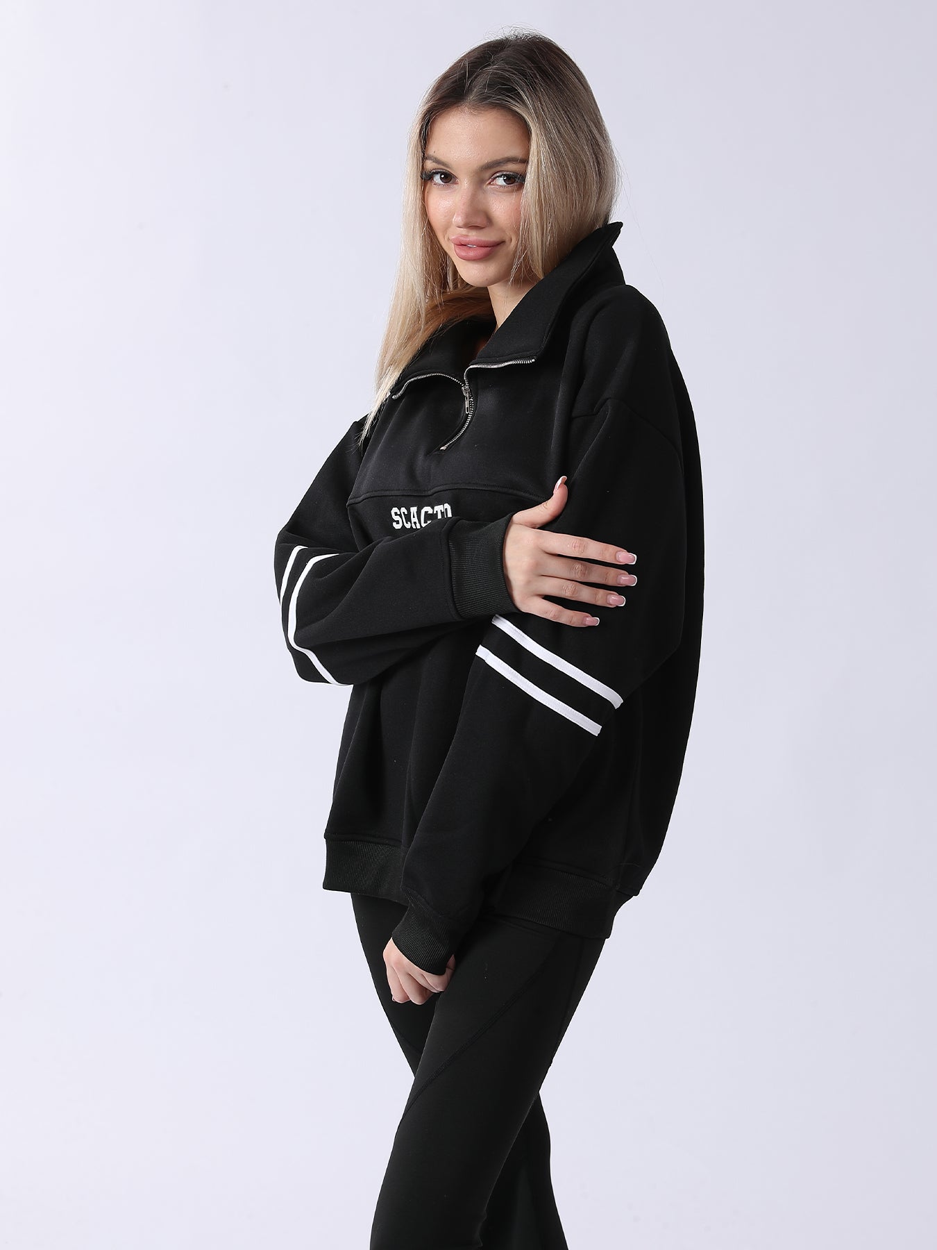 Cozy Women's Long-Sleeve Sweatshirt for Daily Comfort