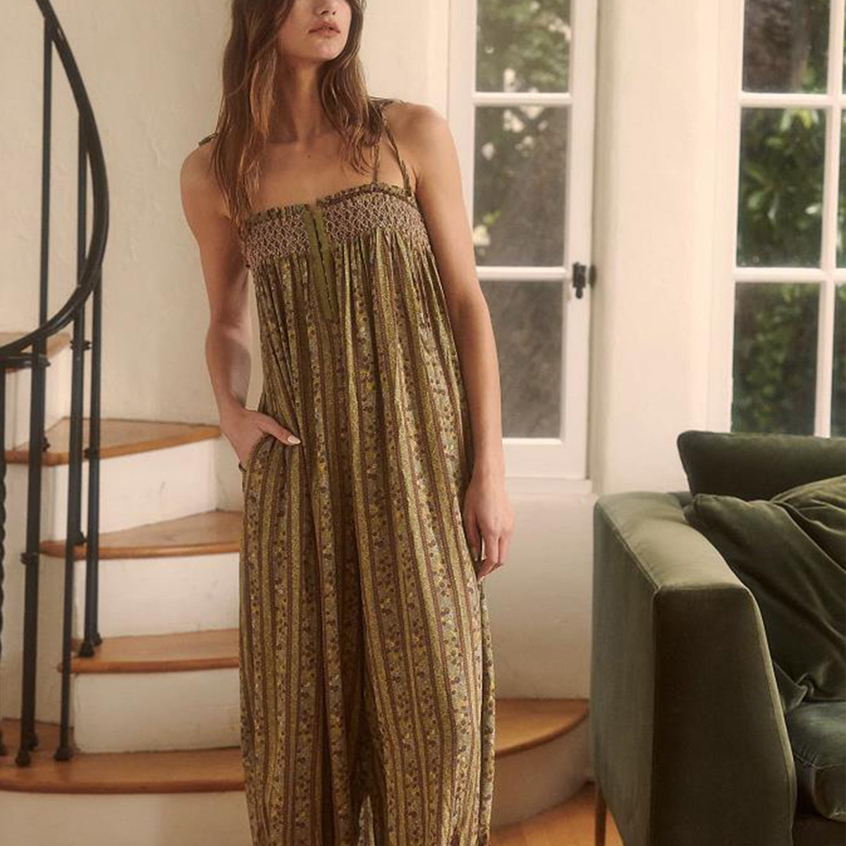 Womens Printed Loose-Fit Figure-Flattering Jumpsuit