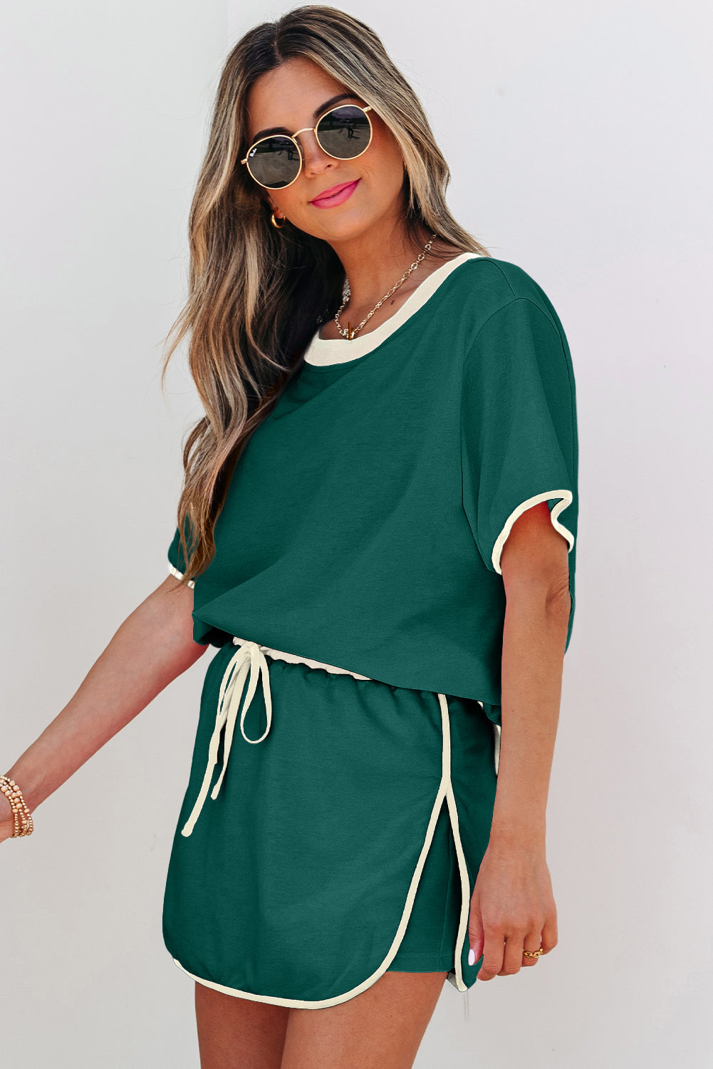 Evergreen 2-teiliges Set mit T-Shirt und Skort mit Farbblock-Kante und überschnittener Schulter