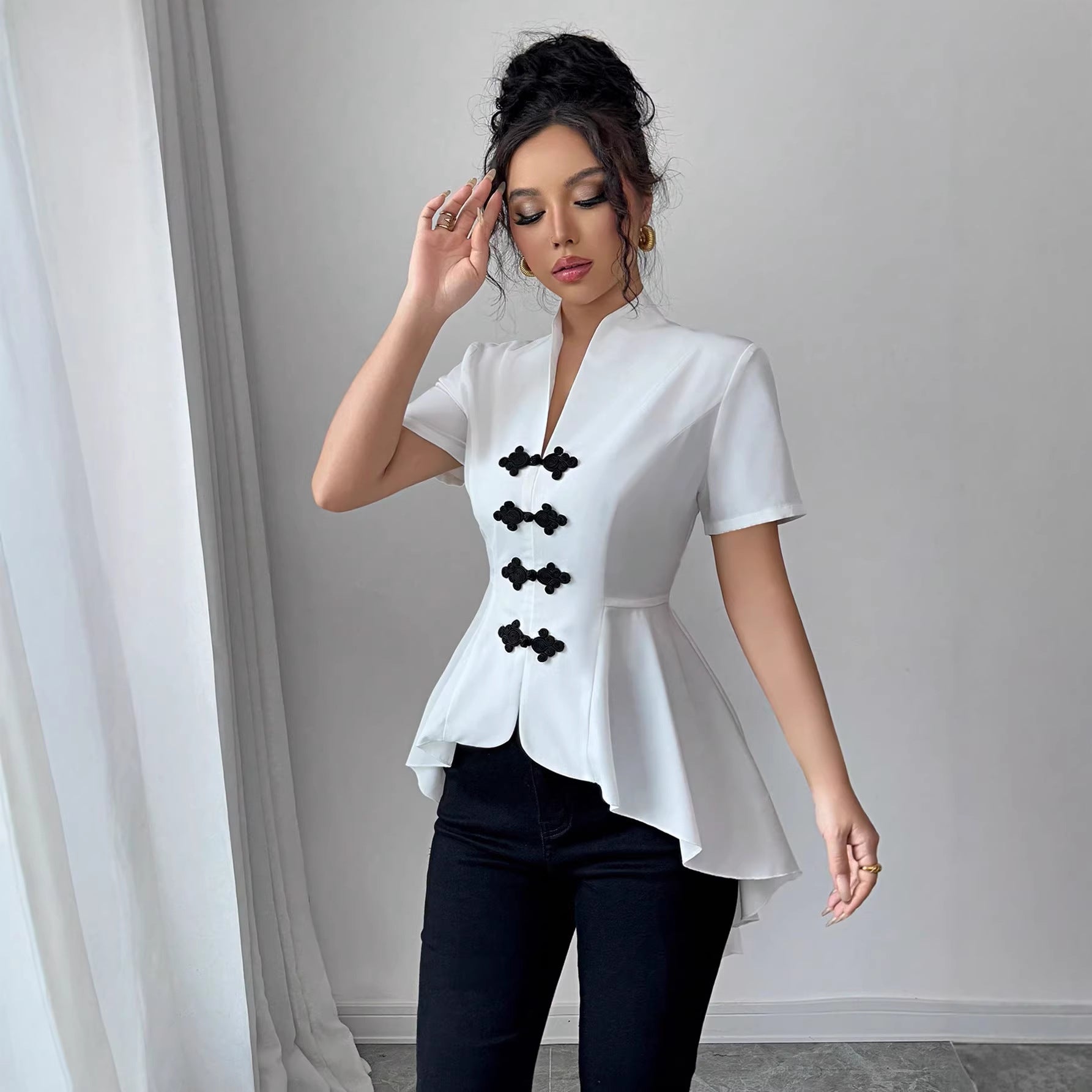 Elegant And Stylish Casual Shirt With A Symmetrical Hem