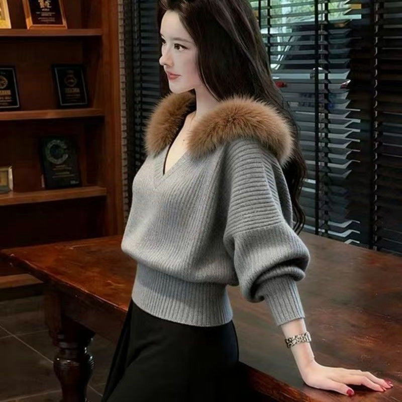 V-neck Fashionable Laid-back Fur-trimmed Sweater
