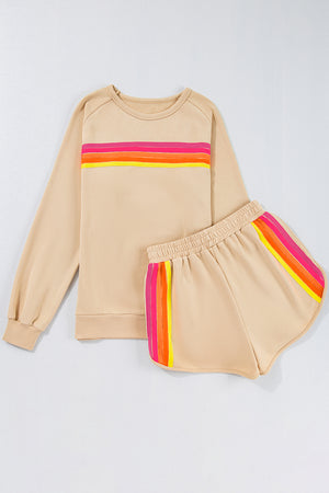 Aprikosenfarbener Pullover mit gestreiftem Akzent und Shorts, zweiteiliges Freizeitset