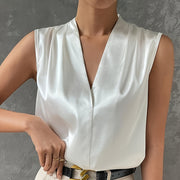 Cropped Sleeveless Inner Top With A V-neck And Wide Shoulders
