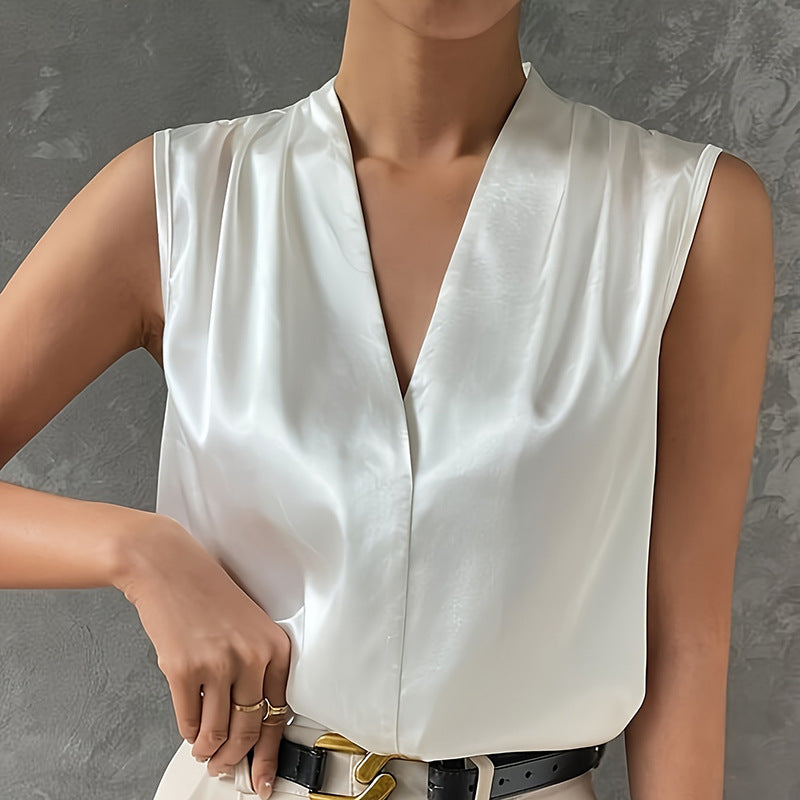 Cropped Sleeveless Inner Top With A V-neck And Wide Shoulders