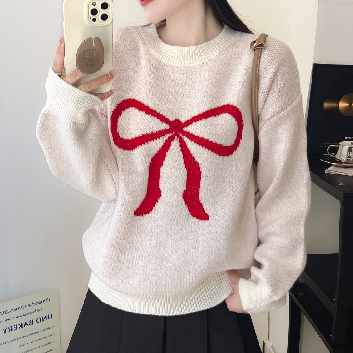 Women's Crew-neck Knitted Pullover with Bowknot Pattern