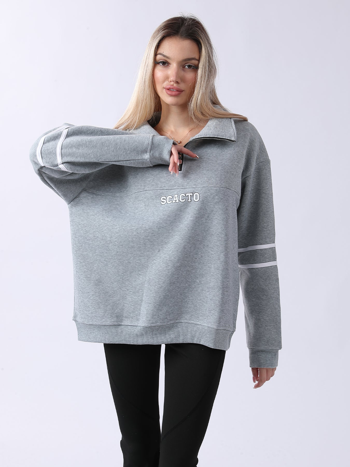Cozy Women's Long-Sleeve Sweatshirt for Daily Comfort