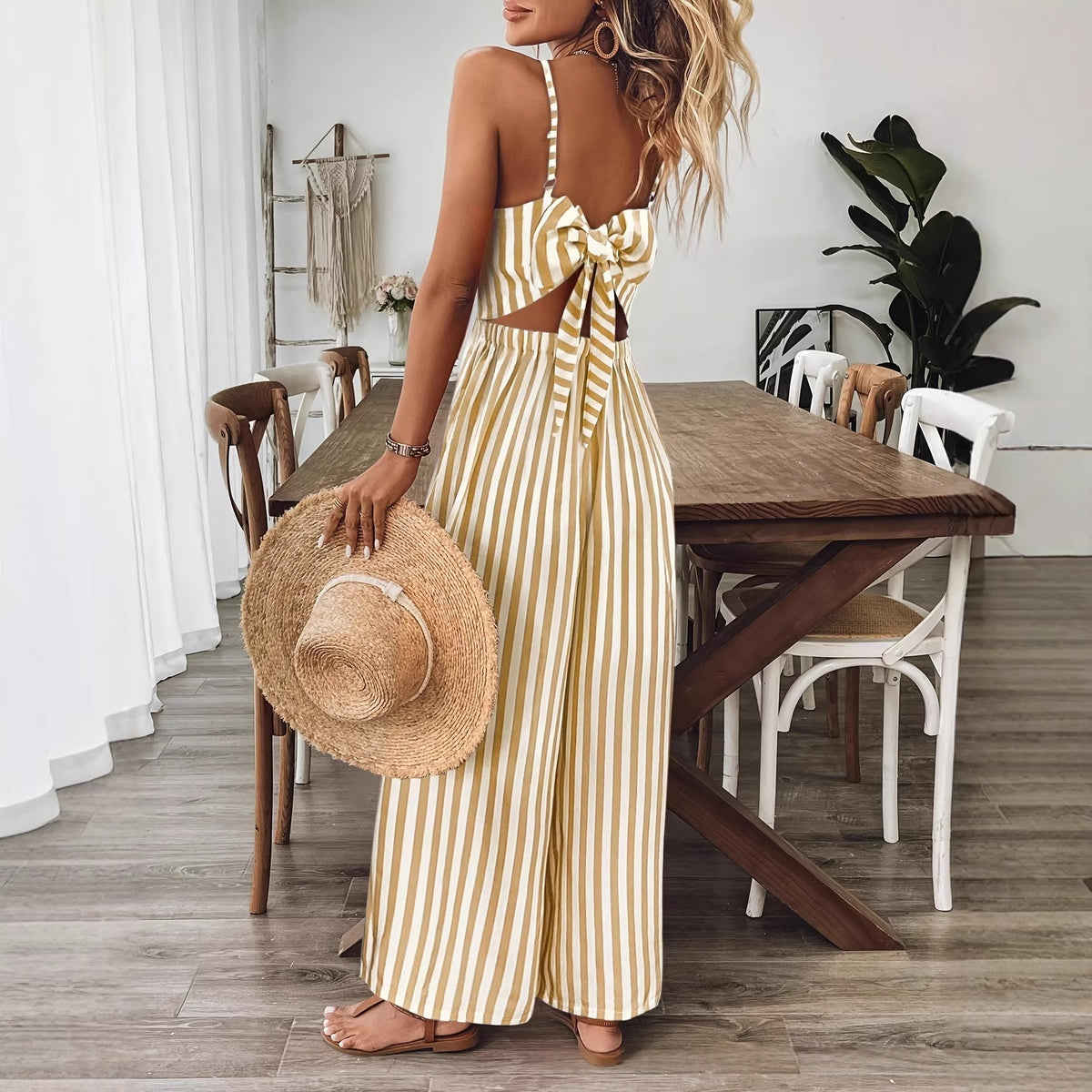 Loose-fitting Sleeveless Backless Jumpsuit For Women