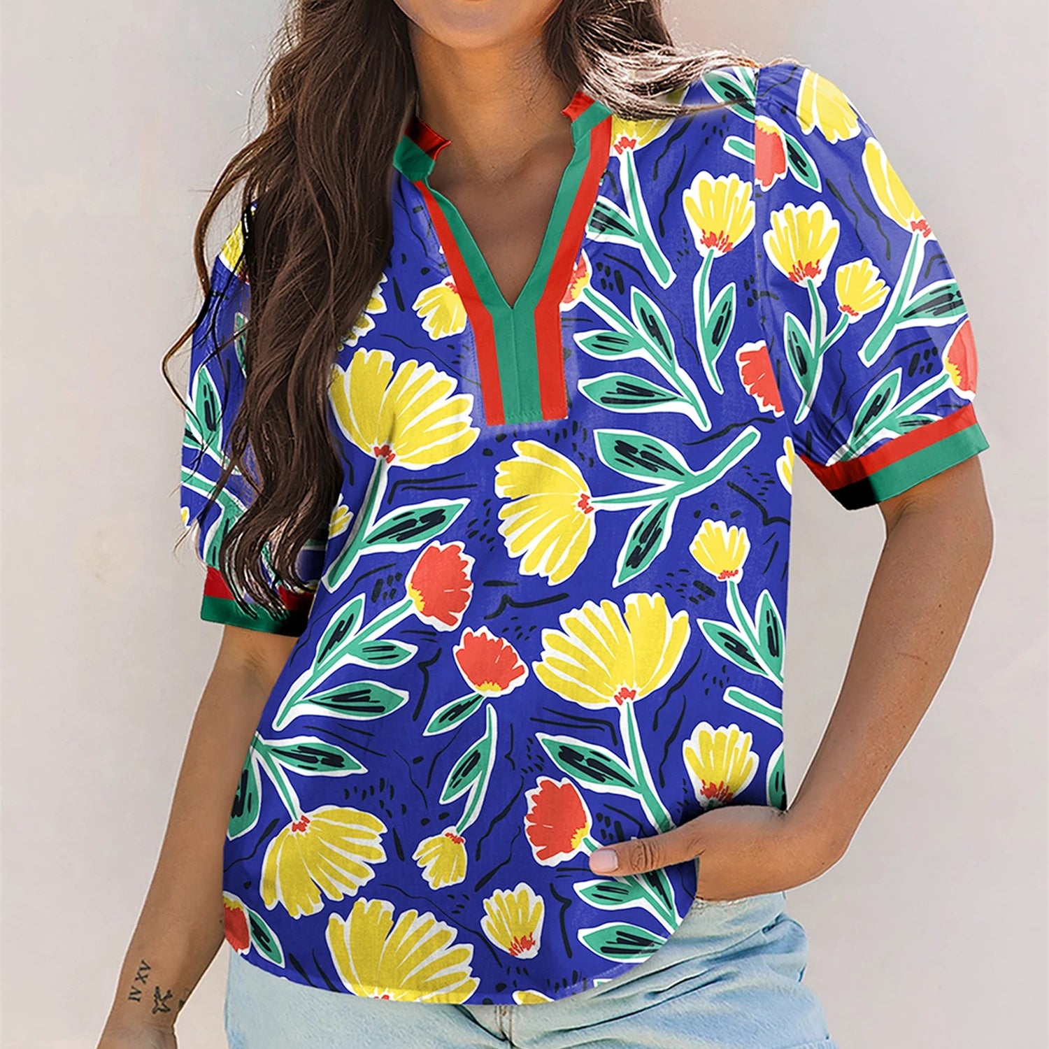 Floral V-Neck Pullover – Loose Fit, Short Sleeves, Casual Comfort