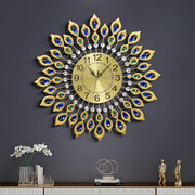 1pc Luxury Golden Metal Wall Clock, Peacock Feather Floral Design, Silent Non-Ticking, Decorative For Office, Home, Dining, Bedroom, 23.62inch Metal Wall Hanging Clock (Battery Not Included)